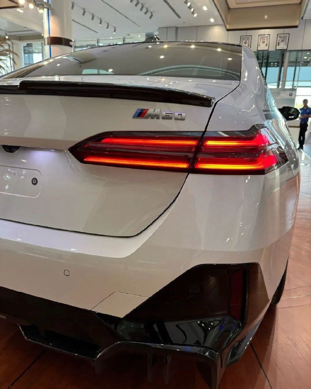 BMW i5 M60 xDrive 5