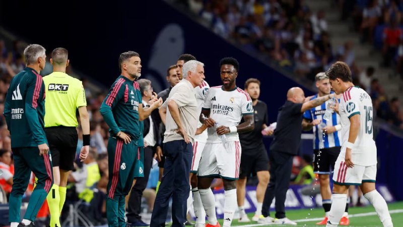 RealMadridCFNews | رئال مادرید سی اف نیوز: 💢 مورینیو باید از وینیسیوس محافظت کند🚨 آ اِس 📝 :🔴 قابل قبول نیست که بازیکنی حریف را در حالی که روی زمین دراز کشیده، پشت
