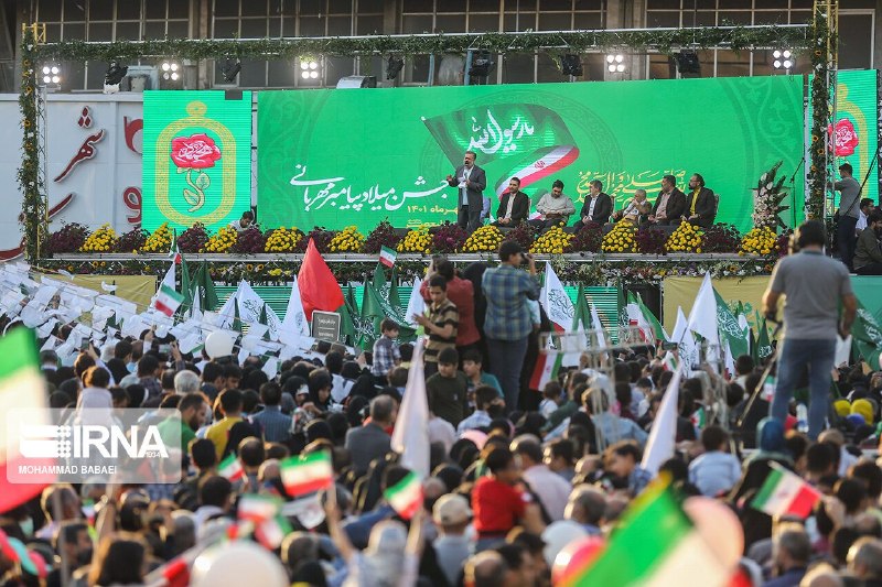روزنامه فرهیختگان: 🔘برگزاری جشن امت احمد در تهرانمعاون فرهنگی سپاه تهران بزرگ: ✒️ جشن امت احمد با شعار «جهان در آغوش رحمت» از میدان هفتتیر