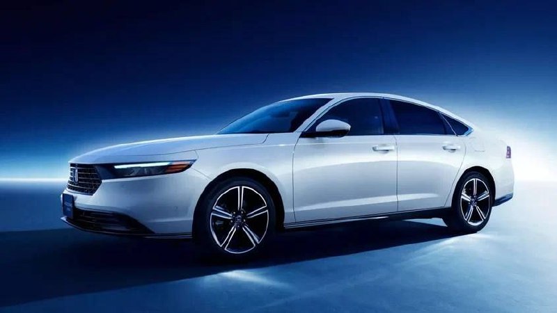 Honda представила седан Accord для рынка Японии 3