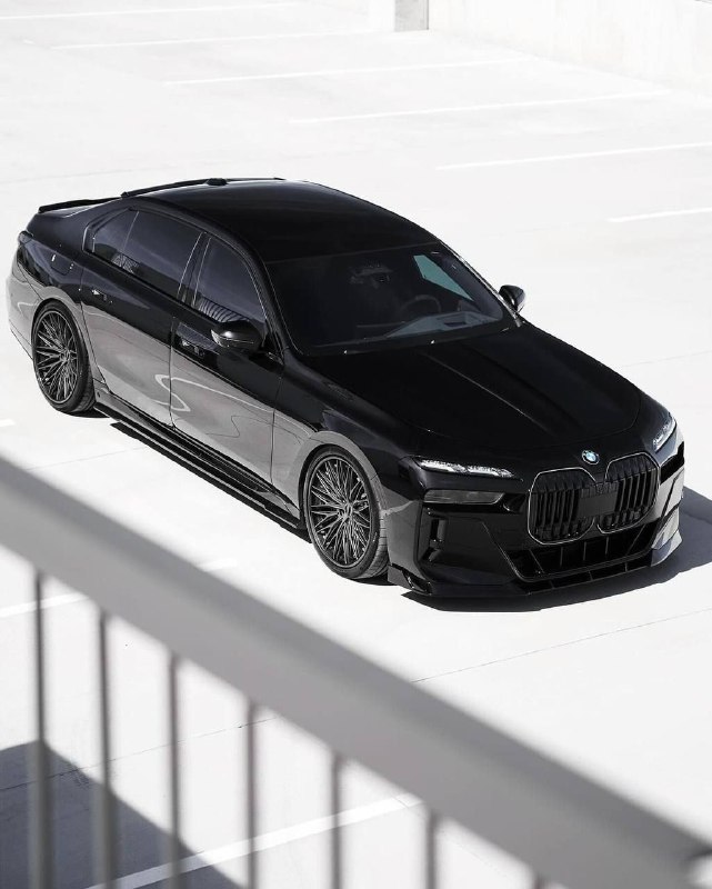 BMW M760Li