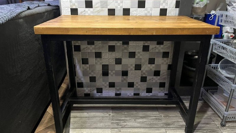 Продается 2 одинаковых стола