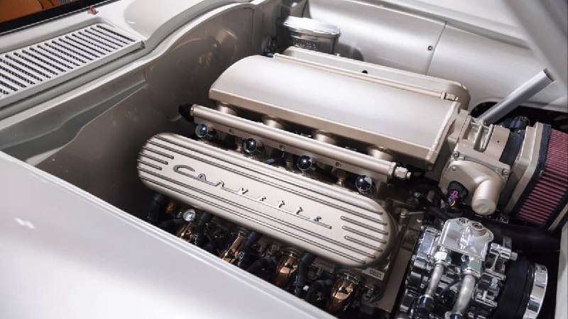 В США продают два рестомода Chevrolet Corvette 3