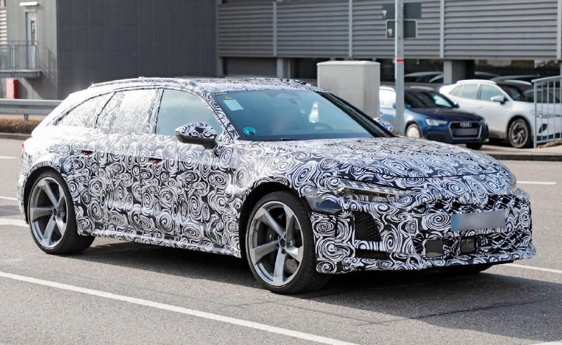 Audi показала первый тизер нового RS 5 Avant 2