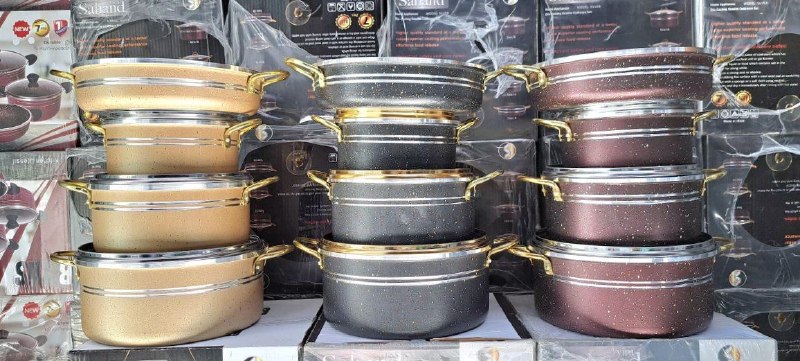 کمپانی چرو (انواع قابلمه ): سرویس 7پارچه طرح چدن سهند بدنه گرانیتی داخل گرانیتی دسته طلایی درب طلایی و درب سیلورجور با کیفیت عالی با بسته بندی مقام