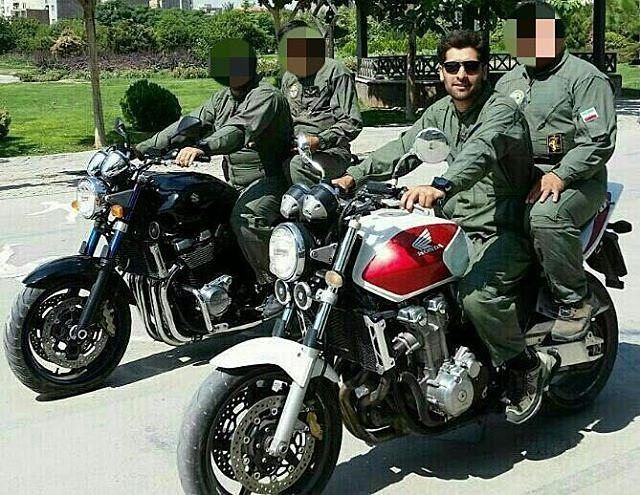 🌷ب یاد شهیدان🌷: شهید مدافع حرم مسعود عسگری با اخلاق و منحصر به فرد به عنوان یک نظامی..روحش شاد📎 انتشار با #ذکر_منبع•┈••✾•🌿🌺🌸🌺🌿•✾••┈•