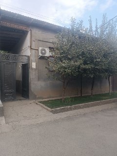 Сабзавот маҳалласида 3 сотих ҳовли сотилади.