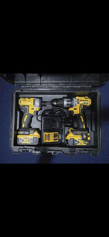 Продаётся новый набор аккумуляторный шуруповёрт Dewalt. Был куплен в Европе 1200gel (разумный торг у — фото 1