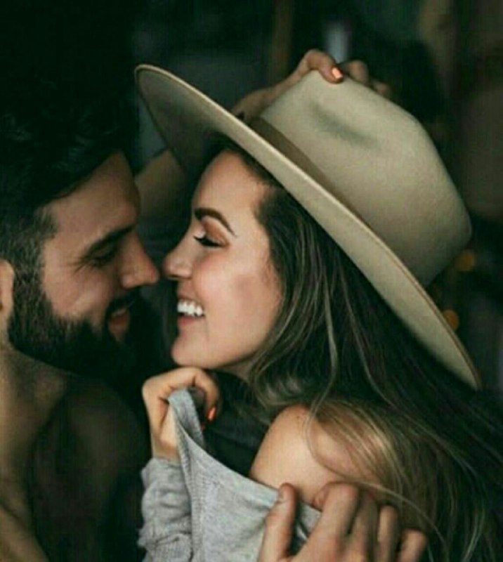 " شــــباهنگام ": به جای پيرهنزندگی‌ام را تنت می‌کنمدلم را گوشه‌ی واژگانم گره می‌زنمراه نرو...!تو به جانِ آویخته‌ام بوسه بزنتا دستان زندگی