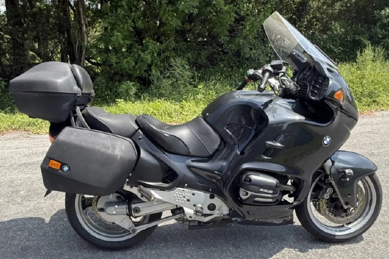 На Bring a Trailer выставили R1100RT 1999 года — без резерва, что значит: уйдёт 