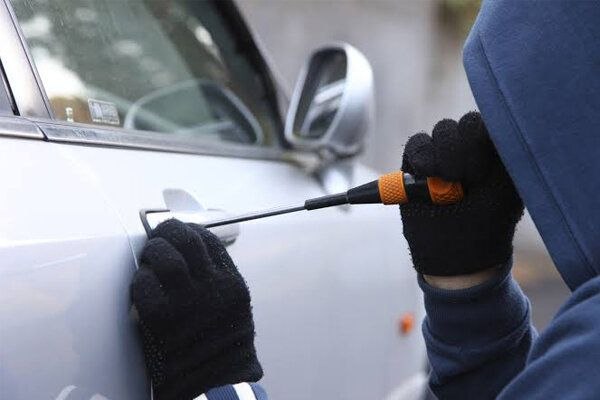 تبریز بیدار [اخبار تبریز]: 🔰 رئیس پلیس آگاهی آذربایجان‌شرقی مطرح کرد؛ 🔸۲۲ فقره سرقت در کارنامه سیاه سارق داخل خودرو در تبریزمشروح خبر در لینک زیر..