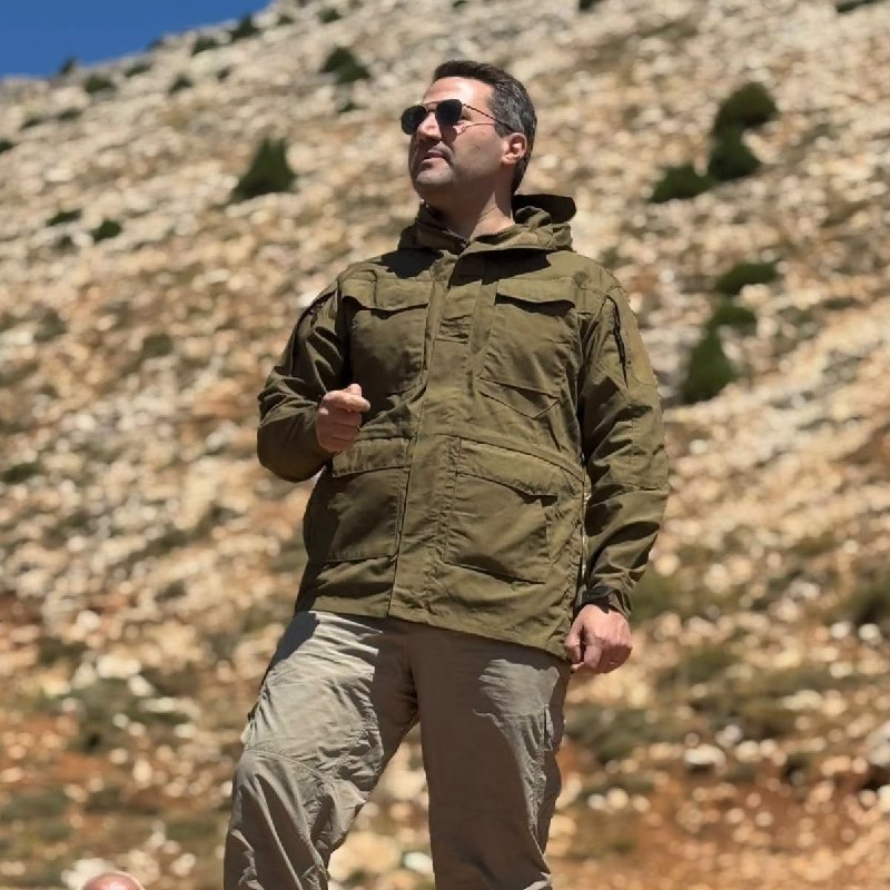 לבוש בשמן זית ובליווי צעירים חמושים... נדים גמאייל מעורר מחלוקת!