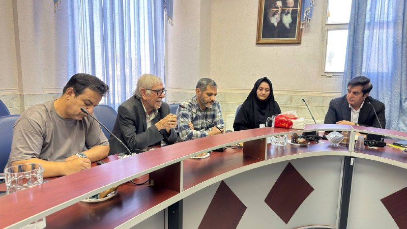 نیوز الیگودرز: نشست خبری دکتر گودرزی نماینده مردم الیگودرز با خبرنگاران و روزنامه نگاران شهرستان در اداره فرهنگو ارشاد اسلامی برگزار