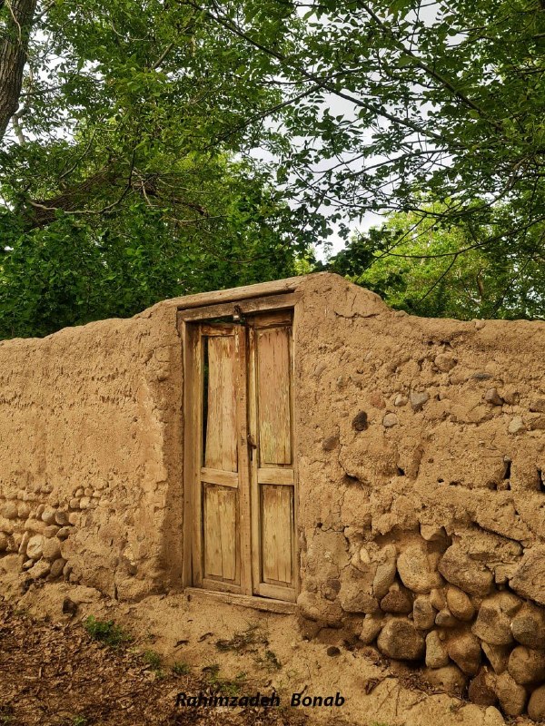 خبر بینابیست: #تصویر_روز درب باغ قدیمی در باغات بنابعکس: رحیم زاده🆔 @bina20