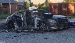 Водитель директора "Уралдронзавода" Владимира Ткачука во время взрыва автомобиля погиб, сообщил источник «Коммерсант-Урал».Сам глава оборонного предприятия находится в реанимации. Взрыв произошел в поселке Большой Исток (25 км от Екатеринбурга). Возбуждено
