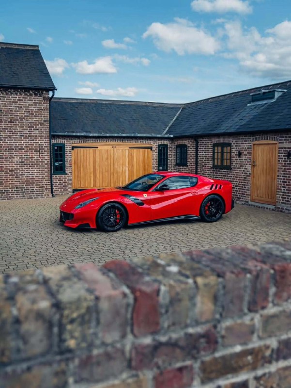 Ferrari F12tdf 8