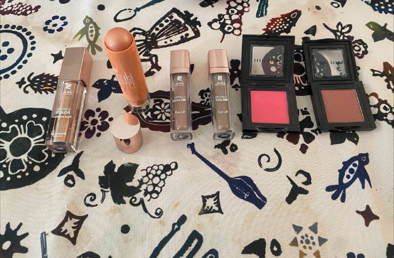 Продам декоративную косметику — фото 1