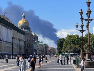 Последствия атаки беспилотников на Петербург устранили, заявил Беглов. Заполонивший город дым от пожара на нефтяном терминале развеялся «Техногенные последствия» атаки дронов в Петербурге полностью устранены, заявил губернатор города Александр Беглов. По е
