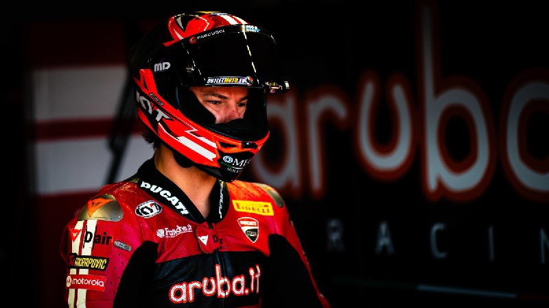 🚀 Бусит мотоциклиных колёс: Nicolo Bulega вернул флаг победы на WorldSBK!Наши э