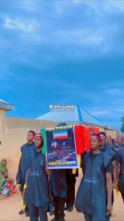 עריכת טקס הלוויה והלוויה סמלי של האימאם שנהרג באפריקה