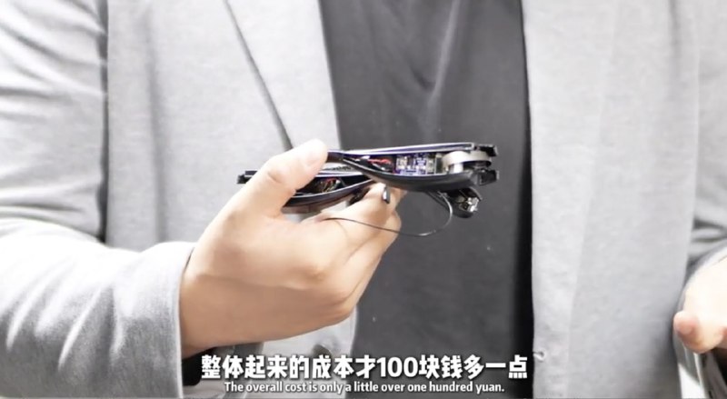 握草，巨牛逼，有个UP主叫AI研究室-帆哥，他给视障人士制作了一款AI眼镜，硬件成本只要一百多块钱，就能让盲人/视障人群自由出行