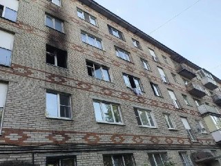 В подмосковной Лобне в результате взрыва газа погибли двое взрослых, пострадали три человека, в том числе двое детей 11 и трех лет, сообщили губернатор и МЧС.