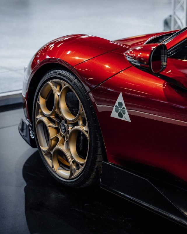 Alfa Romeo 33 Stradale 7