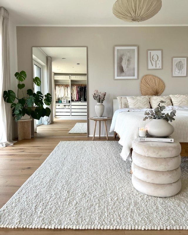 Спальня в бело-бежевых тонах Такая палитра ассоциируется со спокойствием и местом для отдыха. палитра Дизайн интерьера - изображение 2 - палитра, спальня, бело