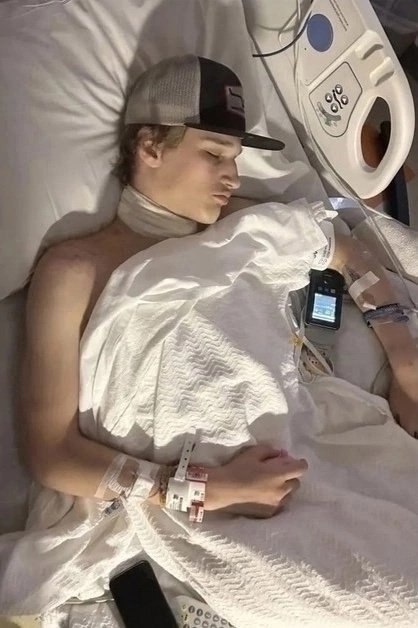 В Штатах произошел инцидент шестнадцатилетний Рейс Огдал, оставив свой смартфон на зарядке на кровати, заснул. Во время сна, совершая движения, он ... - изображение 3 - кровати, штатах, произошел