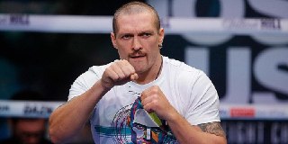 Украинский боксер-тяжеловес Александр Усик объявил об отказе от всех чемпионских поясов, которыми владеет: «Сегодня хорошая погода и хороший день, чтобы сказать, что я хочу освободить все пояса, которыми сейчас владею. Хочу сделать их вакантными, чтобы пар