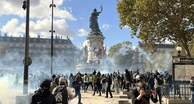 The French politician demanded Macron's resignation