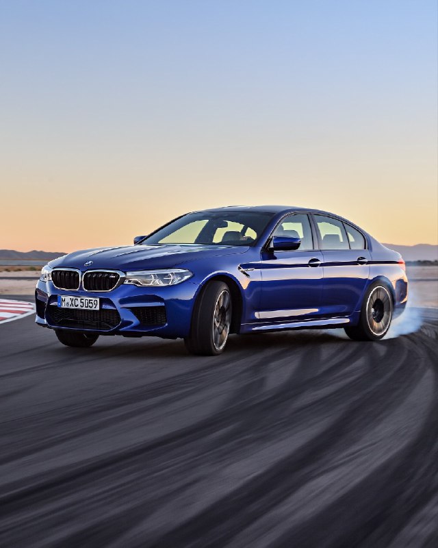40 лет M5. 4