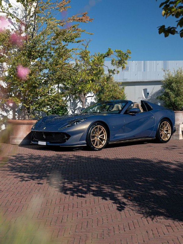 Tailor Made Ferrari 812 GTS в цвете Blu Elder
