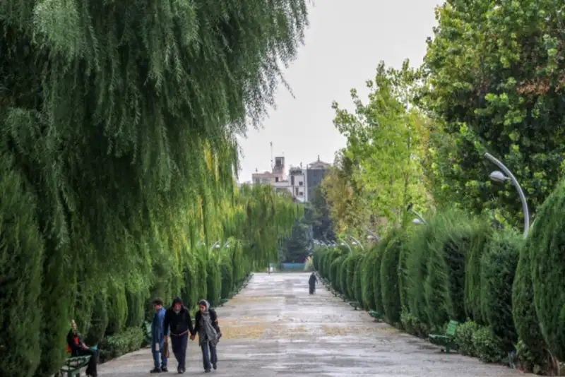 کیوسک خبر: 🔴 تهران در محاصره باد و گردوخاک🔸 هواشناسی تهران از وزش باد شدید و خیزش خاک در مناطق جنوبی و غربی استان از فردا خبر داد و