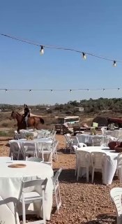 مستوطنون يحتفلون بزفاف على أراضٍ فلسطينية مصادرة شمال القدس