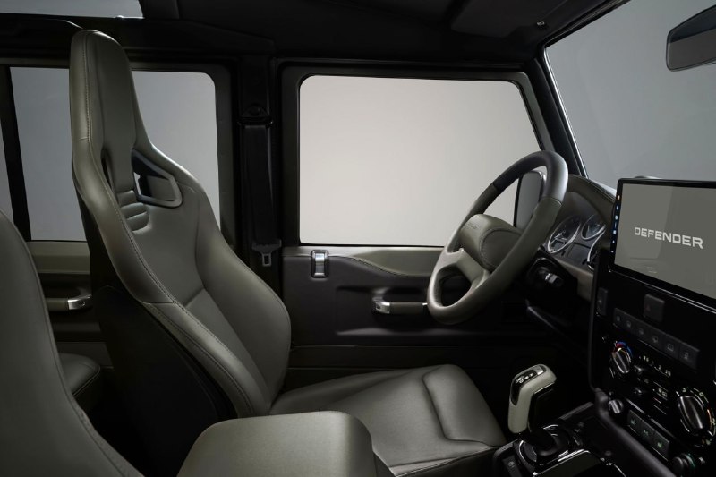 Классический Defender V8 обновили по мотивам версии Octa 4