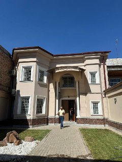 Продаётся двухэтажный дом в центре города на Ракатбоши  3,65 соток .