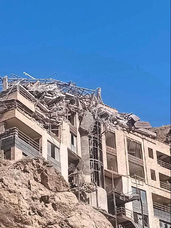 شمشك ازقديم تابه امروز❄️❄️❄️: متاسفانه مطلع شدیم یکی از شهروندان میگون که جز پیمانکاران تخریب این بنا بدستور مقام قضایی مشغول تخریب بود بعلت انفجار و 