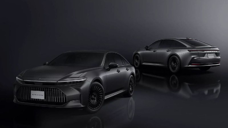 Toyota Crown представили в особых версиях к 70-летию модели 3