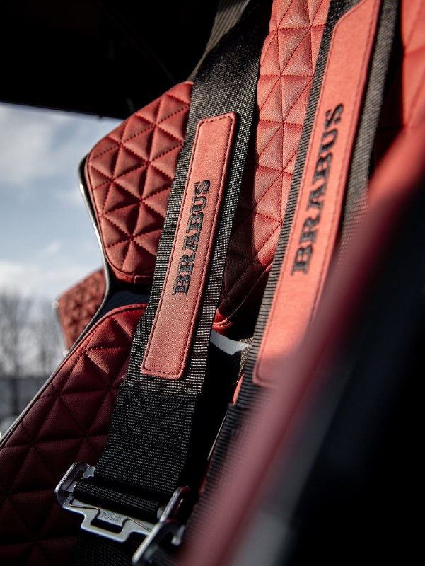 BRABUS CRAWLER. 900 HP. Exposed carbon fiber. Deep Red. 2