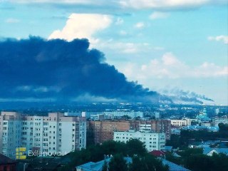 🗓 Горит Сызранский НПЗ, поврежден танкер под Ростовом. Главное об ударах России и Украины этой ночью:🔵 Самарская область. Один человек погиб и трое пострадали в результате атаки украинских дронов на Самарскую область, сообщил губернатор Вячеслав Федорищев.