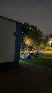Игроки в «Мир танков» организовали компьютерный клуб под открытым небом на Востоке Москвы. Трансляцию вывели прямо на стену КТП, поэтому стрим был виден всем соседям.Открытие (кибер)спортивных площадок в Москве через 3, 2, 1…