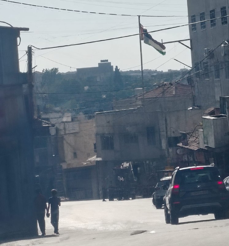 כוחות הכיבוש עצרו מספר צעירים במהלך הסתערותם על העיירה עזון, מזרחית לקלקיליה.