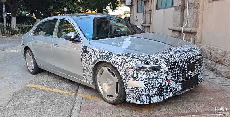Обновленный Mercedes‑Benz S‑класса получит новый интерьер Вертикальный центральн