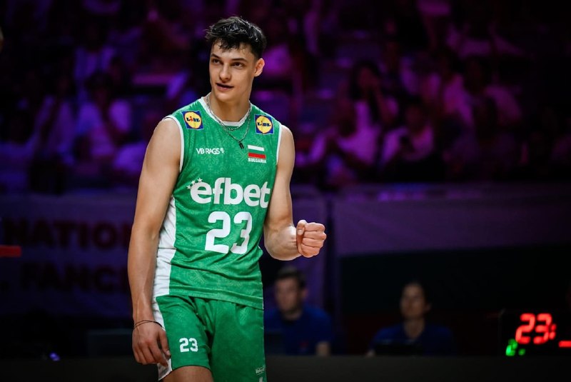 🏐 جهان والیبال 🏐: 💢در توپهای هایبال، بهترین بازیکن جهان هستم!🎙بخشهایی از مصاحبه الکساندر #نیکولوف دربارهی امتیاز ویژهای از بازی خود:💬