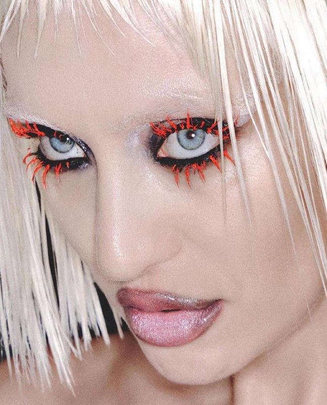 Гайз, как думаете, какие продукты для волос использовала в этих укладках?Напишите свой вариант в комментариях👇🏻Гайз, как думаете, какие продукты для волос использовала в этих укладках?Напишите свой вариант в комментариях👇🏻