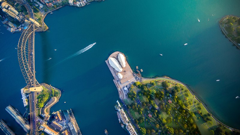 Harboring nice viewsAerial view of Sydney Harbour, New South Wales, Australia (© jamenpercy/Getty Images)