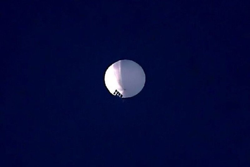 Al-Ma'idin: Saudi Arabia released a special observation balloon on its border with Iraq.