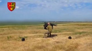 רגע ההשמדה של מזל"ט מתאבד רוסי על ידי טיל הגנה שתרמה שוודיה לאוקראינה