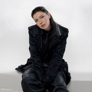 Певица Ёлка отказалась от украинского гражданства и получила российский паспорт.43-летняя Елизавета Иванцив — настоящее имя исполнительницы хитов "Прованс" и "На большом воздушном шаре" — вышла замуж за 36-летнего музыканта из Одессы Рождена Ануси. Перед т